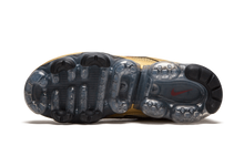 Load image into Gallery viewer, Air Vapormax &#39;97 METALLIC GOLD/VARSITY RED