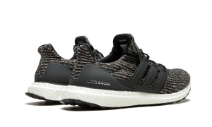 UltraBOOST CORE BLACK-CARBON-ASH SILVER CM8110