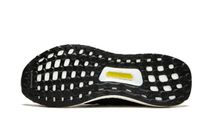 UltraBOOST CORE BLACK-CARBON-ASH SILVER CM8110