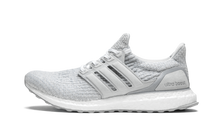 Load image into Gallery viewer, UltraBOOST Reigning Champ BW1116