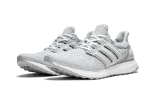 Load image into Gallery viewer, UltraBOOST Reigning Champ BW1116