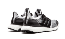 Load image into Gallery viewer, UltraBOOST S.E. SNS x Social Status