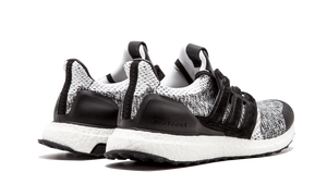 UltraBOOST S.E. SNS x Social Status