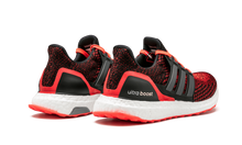 Load image into Gallery viewer, UltraBOOST m CRED/CWHITE